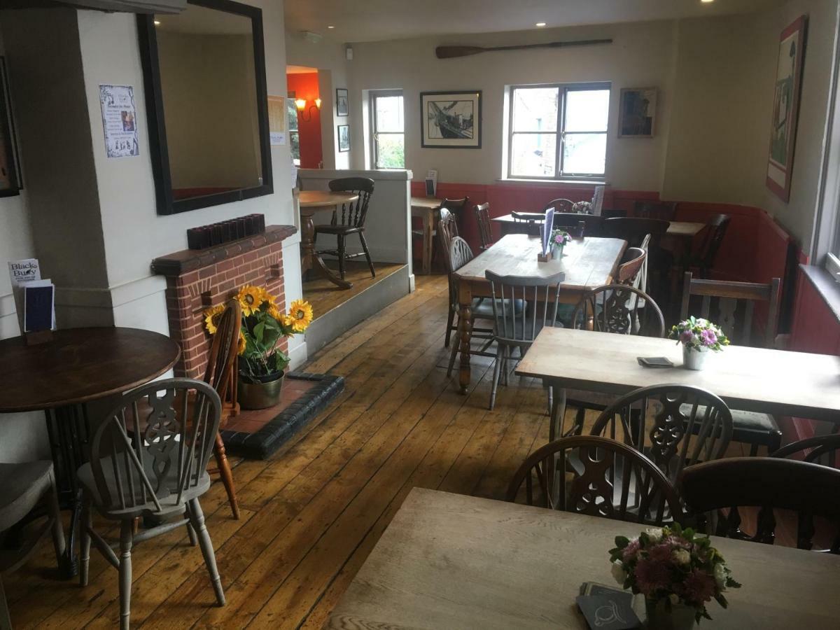Black Buoy Inn Wivenhoe Extérieur photo